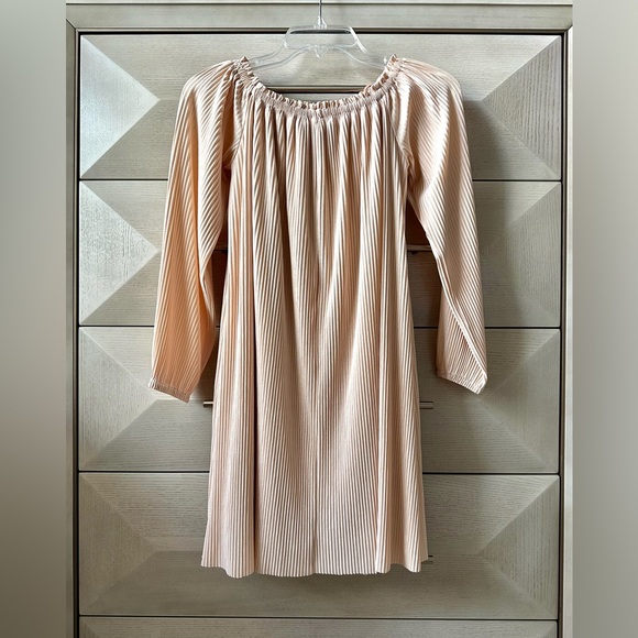 ONE CLOTHING OFF OR ON SHOULDER DRESS - PEACH COLOR- SIZE S - Picture 2 of 4
